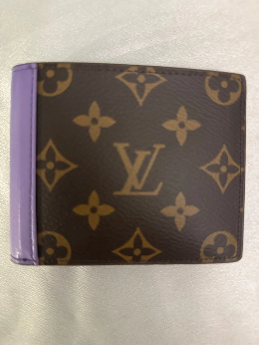 🔥Louis Vuitton Multiple Wallet featuring brown leather with a purple leather!🔥